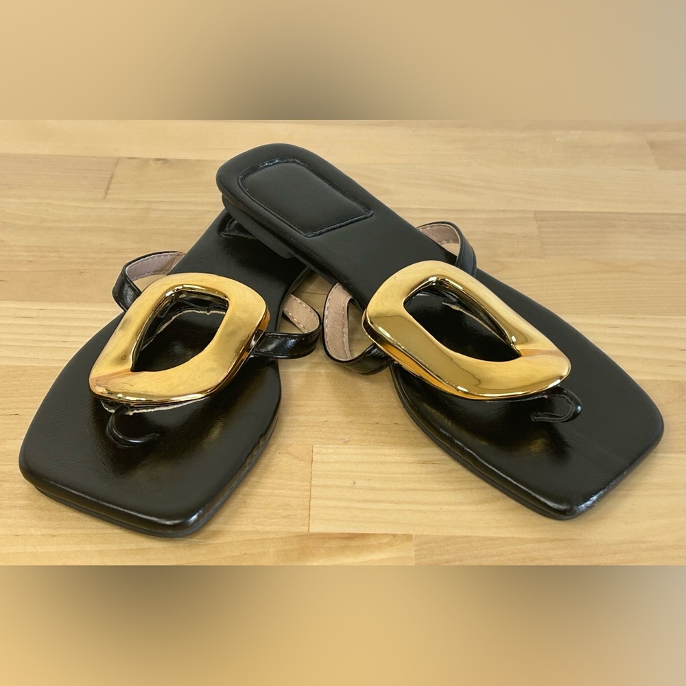 Black Gold Statement Thong Sandals Size 7 Square Toe Flat NWT